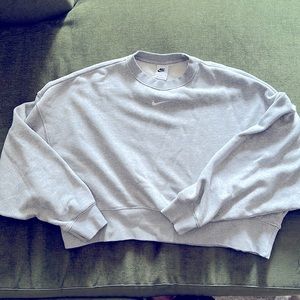 Nike Women’s Gray Cropped Oversized Crewneck Small